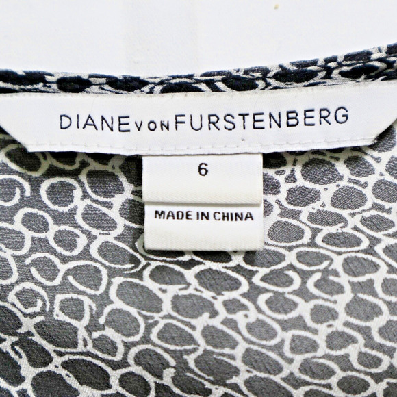 Diane Von Furstenberg Size 6 Svetlana Silk Wrap Blouse Black White - Picture 11 of 11